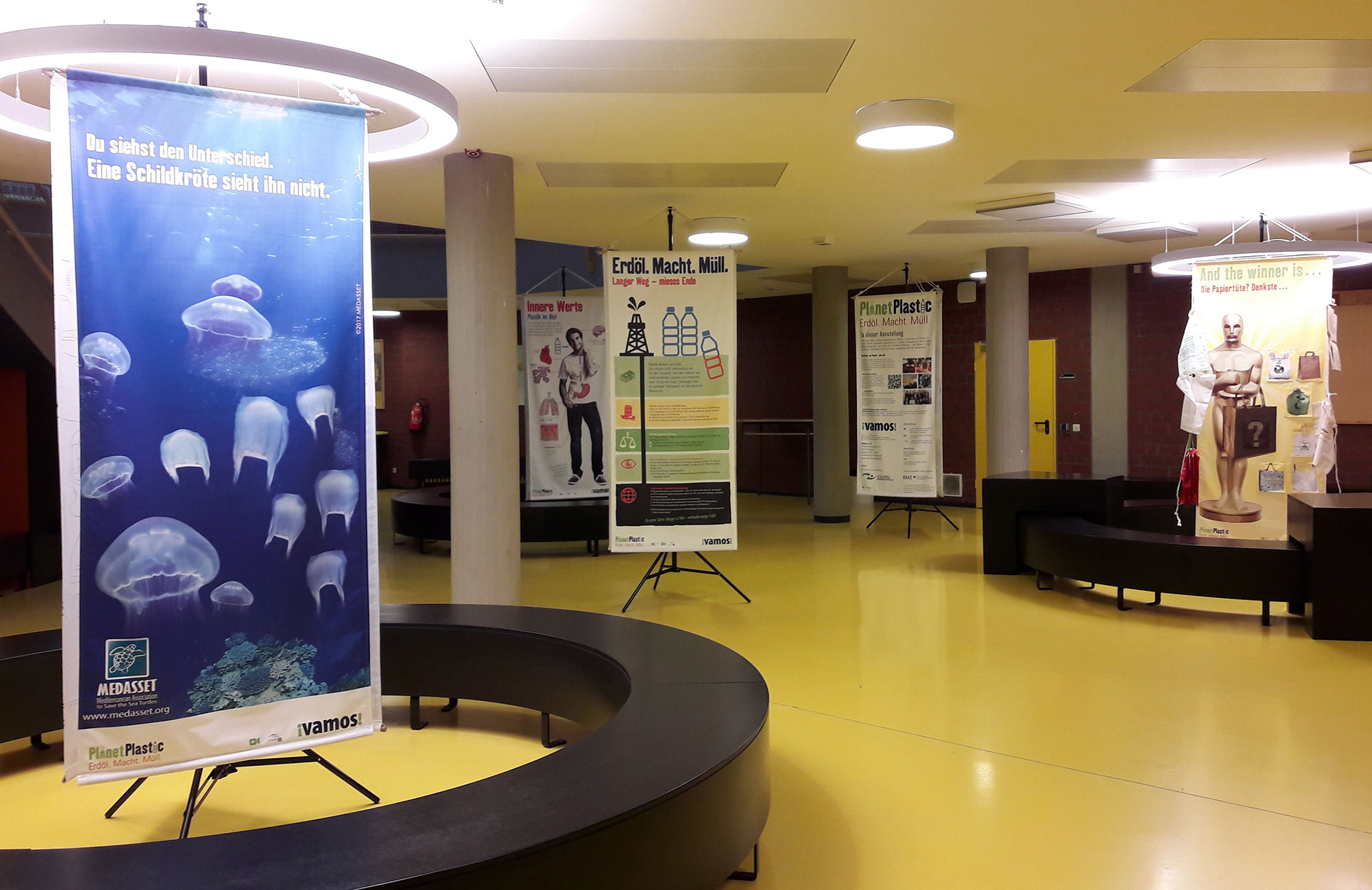 Mobil gegen Plastik – die Wanderausstellung „PlanetPlastic“ für VAMOS im Einsatz LFS Münster: Wanderausstellung „PlanetPlastic“ für VAMOS e.V.
